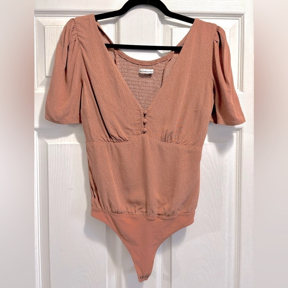 Abercrombie & Fitch Puff Sleeve V-Neck Button Snap Bodysuit Sz XS Orange/ Coral